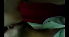 Indisches Amateur-Sexvideo mit einer süßen und sexy bengalischen Dorfbhabhi mit ihrem Geliebten 0 min 0 s
