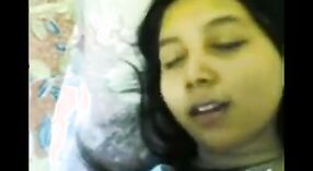 இந்திய கல்லூரி பெண் அமெச்சூர் ஆபாச வீடியோவில் தனது காதலனுடன் குறும்பு செய்கிறாள் 2 நிமிடம் 20 நொடி