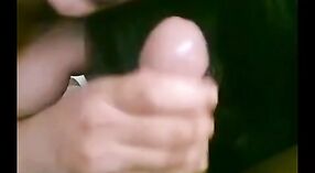 ಭಾರತೀಯ ಸೆಕ್ಸ್ ಹಗರಣ ವೀಡಿಯೊ ಒಳಗೊಂಡ ಒಂದು ಬಿಸಿ ಪತ್ನಿ ನೀಡುವ ಒಂದು ಬಿಸಿ ಬಾಯಿಯಿಂದ ಜುಂಬು ಮೇಲೆ ಕ್ಯಾಮ್ 3 ನಿಮಿಷ 50 ಸೆಕೆಂಡು