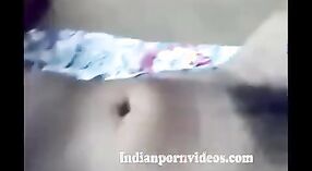 Desi Cousin Leaked MMSビデオが犯された若い女の子のビデオ 0 分 30 秒