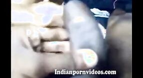 Desi Cousin Leaked MMSビデオが犯された若い女の子のビデオ 0 分 40 秒