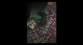 Video de sexo indio con una prostituta traviesa que le hace una mamada caliente a su cliente 0 mín. 0 sec