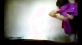 Индийское секс-видео с участием горячей горничной, которую трахает ее хозяин 2 минута 30 сек