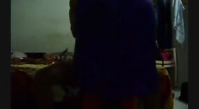 দেশি গার্ল অপেশাদার ভিডিওতে তার কাজিনকে একটি গরম ব্লজব দেয় 0 মিন 0 সেকেন্ড