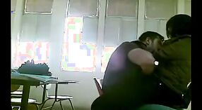 فيديو إباحي هندي يعرض المداعبة والجنس الفموي من طلاب الكلية 3 دقيقة 40 ثانية