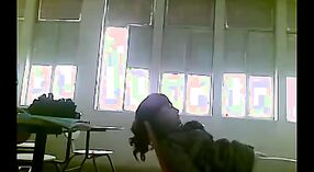 Indisches Pornovideo mit Vorspiel und Blowjob von College-Studenten 5 min 20 s