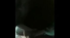 Videos de sexo indio con una chica de oficina bengalí cachonda que hace una mamada humeante 1 mín. 30 sec