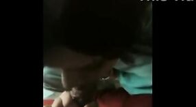 Indyjski seks wideo featuring a zrogowaciały Bengalski biuro dziewczyna dający a steamy Geje 1 / min 40 sec