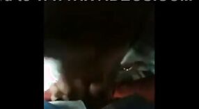 Indiano sesso video con un corneo Bengalese ufficio ragazza dare un steamy pompino 2 min 00 sec
