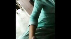 Videos de sexo indio con una chica de oficina bengalí cachonda que hace una mamada humeante 2 mín. 20 sec