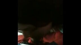 Indyjski seks wideo featuring a zrogowaciały Bengalski biuro dziewczyna dający a steamy Geje 2 / min 40 sec