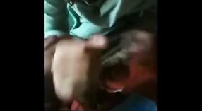 Indyjski seks wideo featuring a zrogowaciały Bengalski biuro dziewczyna dający a steamy Geje 1 / min 10 sec