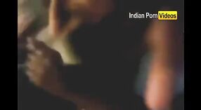 业余德西大学女孩在印度性爱视频中与爱人一起顽皮 3 敏 20 sec
