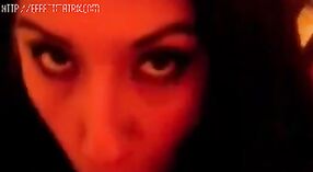 Gadis Desi Mengisap Kontol dalam Video Porno Amatir 1 min 00 sec