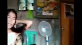 देसी लड़की इस शौकिया अश्लील वीडियो में एक गर्म झटका नौकरी देता है 5 मिन 00 एसईसी