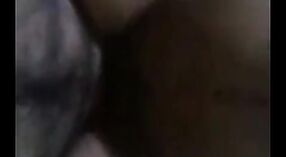 Amador Desi namorada dá um POV boquete no vídeo pornô 5 minuto 20 SEC