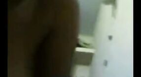 Amador Desi namorada dá um POV boquete no vídeo pornô 6 minuto 10 SEC