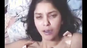 পাকিস্তানের স্ত্রী তার স্বামীকে বাষ্পীয় ব্লজব দিতে উপভোগ করেন 2 মিন 20 সেকেন্ড
