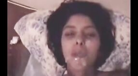 아내는 파키스탄에서 즐기는 증기의 입을 그녀의 남편 5 최소 50 초
