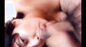 Indiana vídeos de sexo: jovem Analista dá seu chefe um desleixado boquete 0 minuto 40 SEC