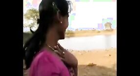 Une MILF indienne du Village Fait une Pipe en plein air 1 minute 40 sec