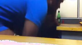 देसी कार्यालय लड़की देता है एक गर्म करने के लिए उसके मालिक में इस शौकिया वीडियो 7 मिन 40 एसईसी