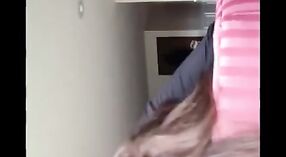 या हौशी अश्लील व्हिडिओमध्ये देसी मुलगी तिच्या प्रियकराला ओले आणि वन्य ब्लॉग्ज देते 1 मिन 40 सेकंद