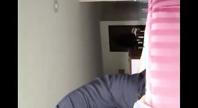 Gadis desi memberikan blowjob basah dan liar kepada kekasihnya dalam video porno amatir ini 2 min 20 sec
