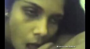 インドのガールフレンドは、このアマチュアポルノビデオで専門家のフェラチオを提供します 4 分 40 秒