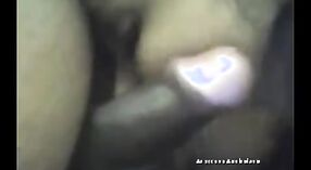 Une petite amie indienne fait une pipe experte dans cette vidéo porno amateur 1 minute 00 sec