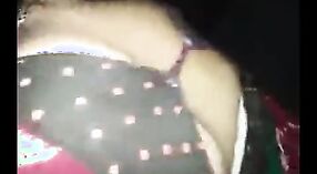 Indyjski seks wideo featuring a Marathi Bhabhi dając jej partner w przyjemność z jego własne ręce 0 / min 50 sec