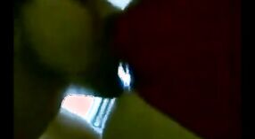 தேசி காதலியின் பெரிய மார்பகங்கள் பிடித்து ஒரு சேறும் சகதியுமான தனியா கொடுக்கும் 2 நிமிடம் 20 நொடி