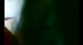 தேசி காதலியின் பெரிய மார்பகங்கள் பிடித்து ஒரு சேறும் சகதியுமான தனியா கொடுக்கும் 1 நிமிடம் 10 நொடி