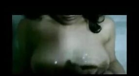 India Seks Video: Lady Menehi Bukkake Kanggo Bojone Kang Kanca 3 min 00 sec