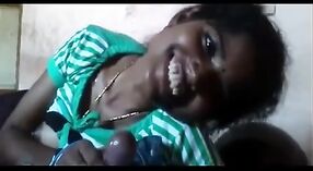 印度性爱视频，其中包括黑人女性的完美手 0 敏 0 sec