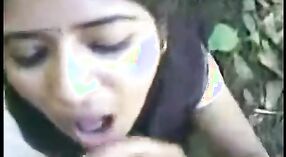 Vídeos de sexo indianos com uma Boazona que adora dar cabeça 4 minuto 00 SEC