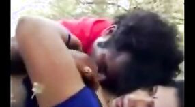 インドのセックスビデオ：Mallu Aunty's Wild Forest Fuck and Kiss 0 分 0 秒