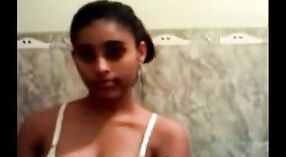 Desi Babe ' s harige positie in Indiase Porno Video 0 min 0 sec