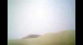 देसी गर्ल हौशी अश्लील व्हिडिओमध्ये तिच्या स्तनांना चिकटवते 8 मिन 40 सेकंद