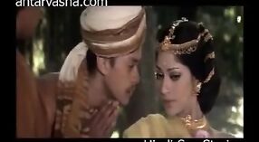 インドのセックスビデオ：1972年のボリウッド映画のコックで満たされたシーンのシミ・グラウワルとシャシ・カプール 2 分 00 秒