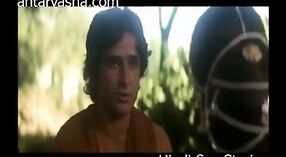 印度性爱视频：Simi Grewal和Shashi Kapoor在1972年的宝莱坞电影中充满公鸡的场景中 3 敏 00 sec