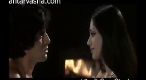 インドのセックスビデオ：1972年のボリウッド映画のコックで満たされたシーンのシミ・グラウワルとシャシ・カプール 4 分 00 秒