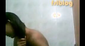业余印度性爱录像带有一个来自旅馆沐浴的女孩在她的爱人面前 2 敏 00 sec