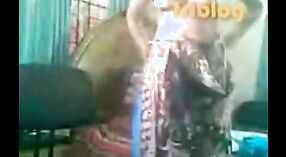 Amatir India seks video nampilaken cah wadon saka asrama siram ing ngarepe pacangan dheweke 7 min 00 sec