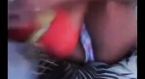 印度大学女孩手淫并在卧室MMS视频中炫耀她的猫 7 敏 00 sec