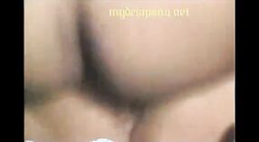 Vidéo de sexe indienne de la fille NRI swapna se faisant baiser par son client en prison 10 minute 50 sec