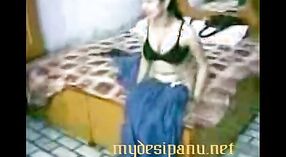 Desi Girl Divya在她的第二个印度性爱视频中出演明星 1 敏 50 sec