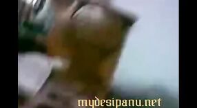 Desi Girl Divya在她的第二个印度性爱视频中出演明星 0 敏 0 sec