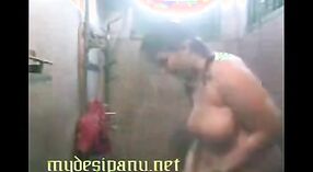 Nghiệp dư video Của Jojo Banerjee ' s tắm rò rỉ với mms 2 tối thiểu 00 sn