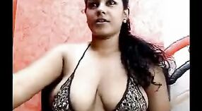 La camgirl india Monica protagoniza el video más caliente de su vida 0 mín. 0 sec